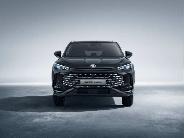 New MG HS SUV Debuts at Goodwood