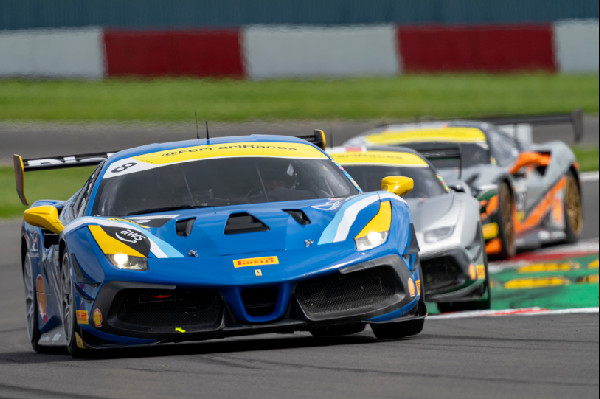 Ferrari Challenge UK: Donington Thrills Ferrari Challenge UK: Donington Thrills