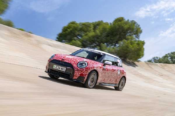 Electric MINI JCW Debuts at Goodwood