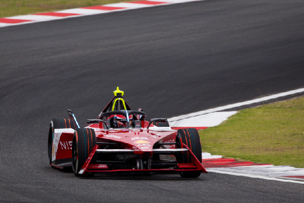 Nissan Eyes Victory in London Finale