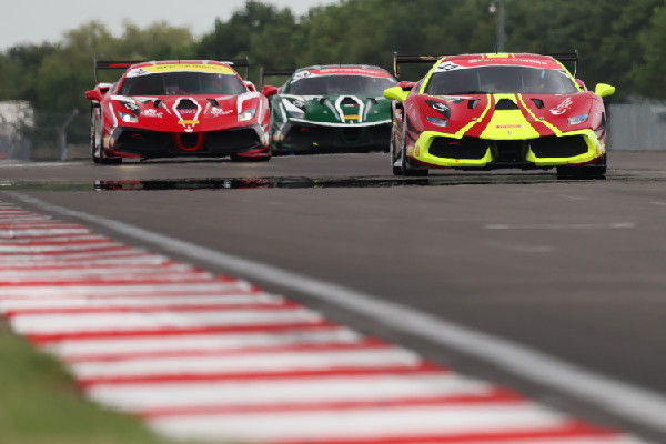 Ferrari Challenge UK: Donington Thrills Ferrari Challenge UK: Donington Thrills