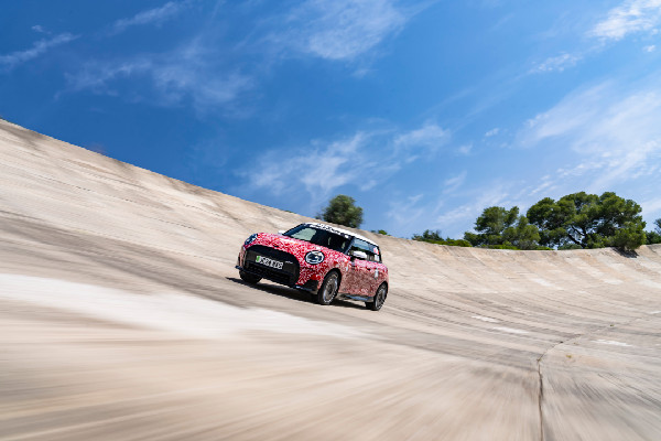 Electric MINI JCW Debuts at Goodwood