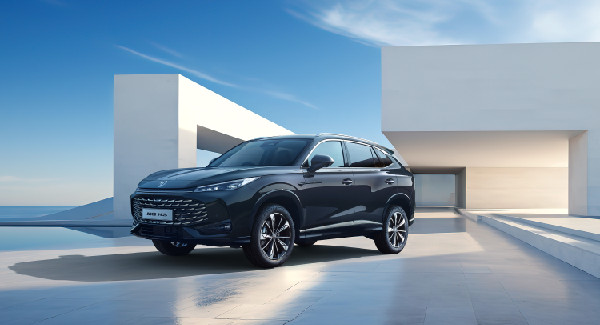 New MG HS SUV Debuts at Goodwood