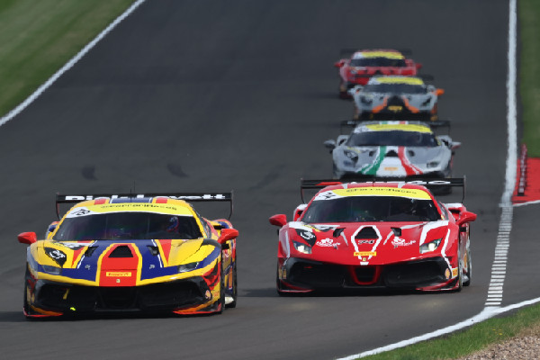 Ferrari Challenge UK: Donington Thrills Ferrari Challenge UK: Donington Thrills