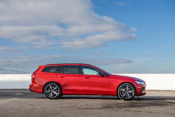 New Volvo Black Editions & Estate Comebacks