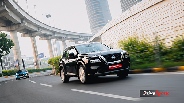 Nissan X-Trail Review tracking shot