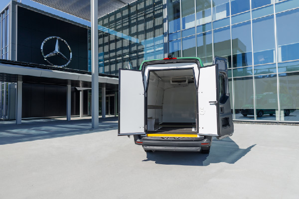 Mercedes Teams Up with Goodr