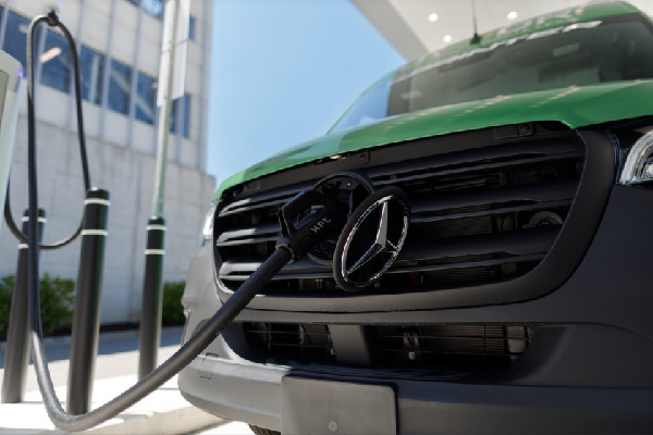 Mercedes Teams Up with Goodr