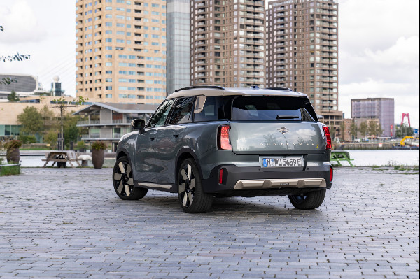 MINI's Electric Milestone: Countryman SE ALL4