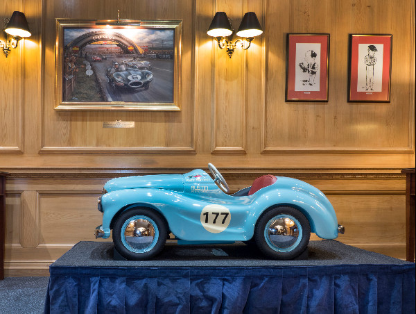 75 Years of J40 Celebrated in London