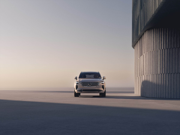 New Volvo XC90: Enhanced Hybrid SUV
