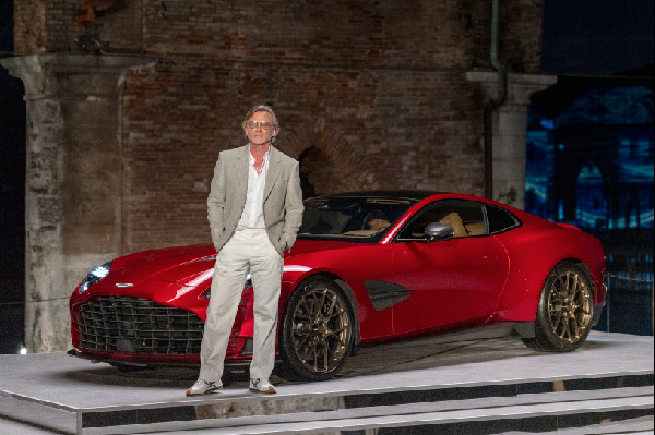 New Aston Martin Vanquish Unveiled