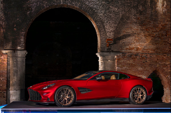 New Aston Martin Vanquish Unveiled