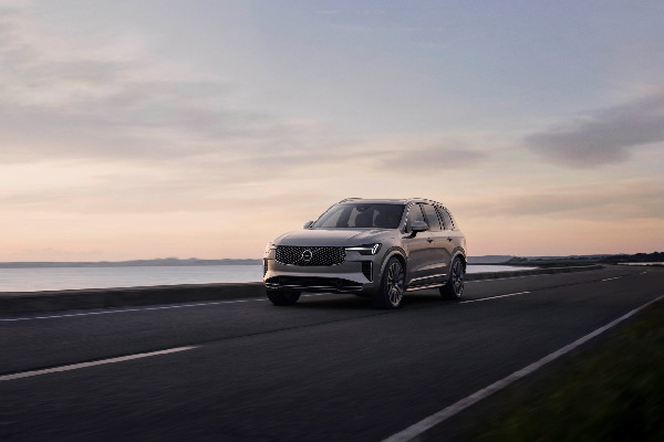 New Volvo XC90: Enhanced Hybrid SUV