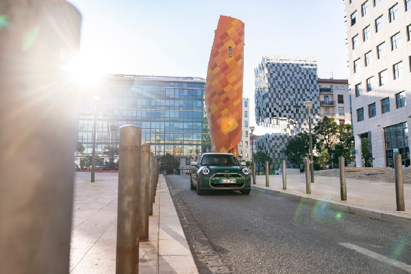 MINI Cooper C: Gaming Meets Driving Fun