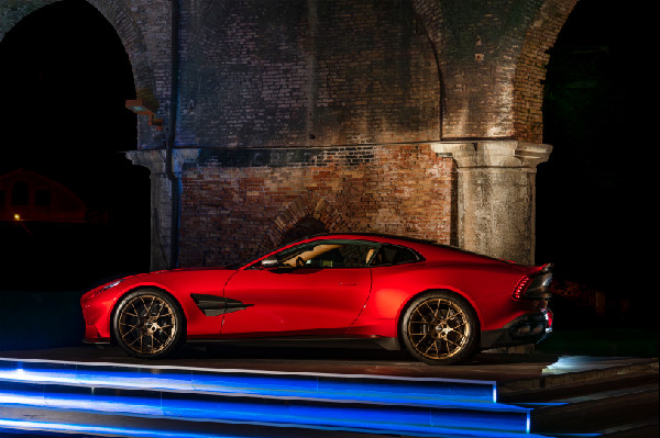 New Aston Martin Vanquish Unveiled