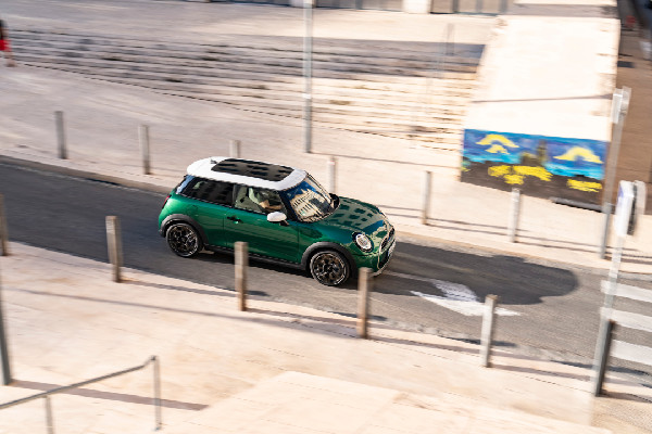 MINI Cooper C: Gaming Meets Driving Fun