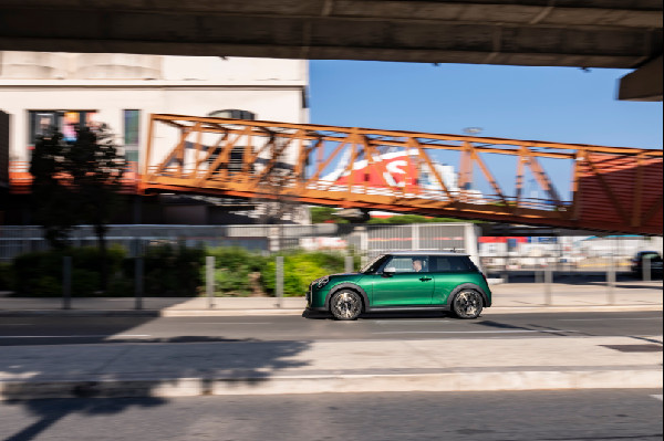 MINI Cooper C: Gaming Meets Driving Fun