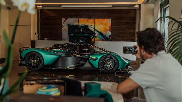 Alonso's New Aston Martin Valkyrie