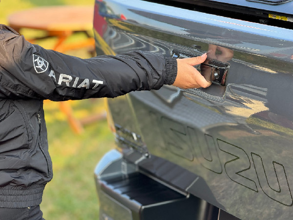 Isuzu and Ariat Partner for Stylish Workwear