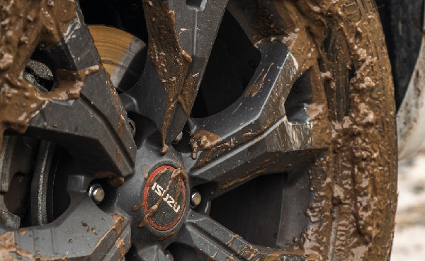 Master Mud Driving with Isuzu D-Max Tips