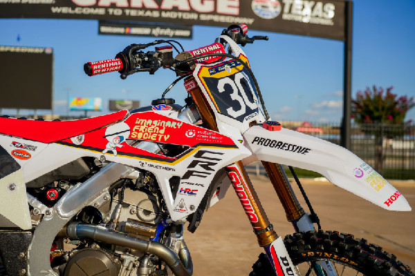 Honda & PBTF Support Cancer Patients