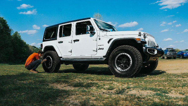 Jeep Drivers Lead in DIY Maintenance