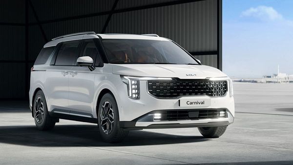 Kia Carnival Limousine Breaks Booking Record