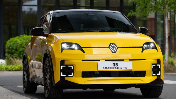 Renault 5 E-Tech Electric Wins Award