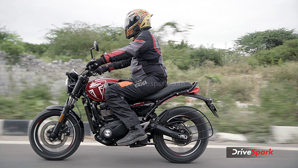 Triumph Speed T4 Review side tracking shot