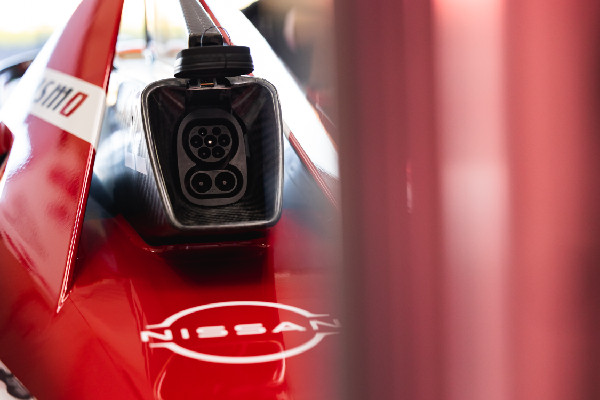 Nissan and Petromin Partner for Electric Mobility