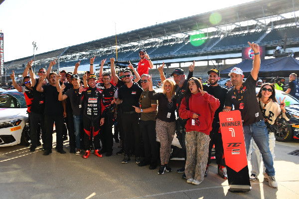 Acura and Honda Shine at Indy Race Weekend
