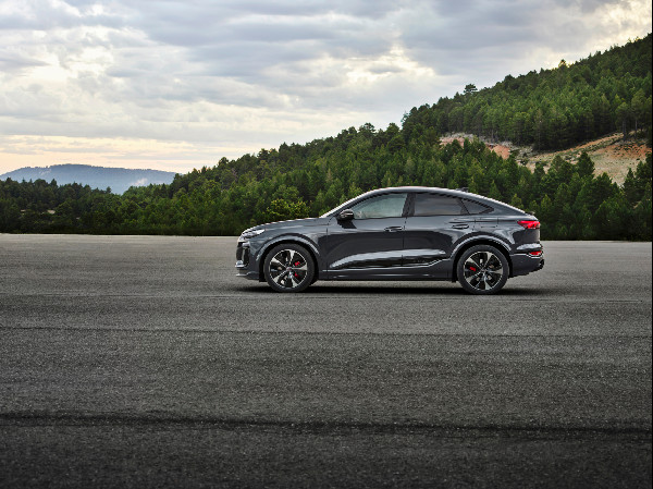 New Audi Q6 Sportback e-tron Unveiled