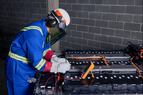 Hyundai Partners with Lithion for Battery Recycling