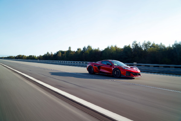 Corvette ZR1 Reaches 233 mph Speed Record