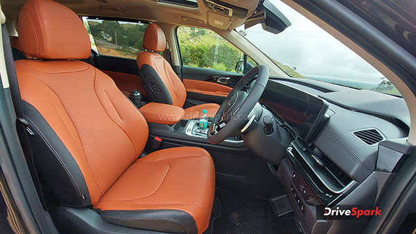 2024 Kia Carnival Review front seats