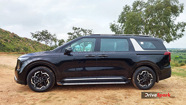2024 Kia Carnival Review side profile