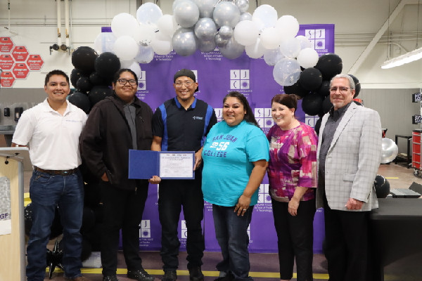 Jeep and Mopar Award Scholarships to Students