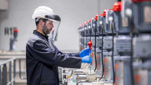 Mercedes-Benz Launches Battery Recycling Facility in Germany