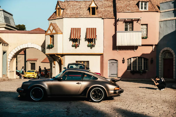 Luftgekühlt Marks Tenth Anniversary in Style