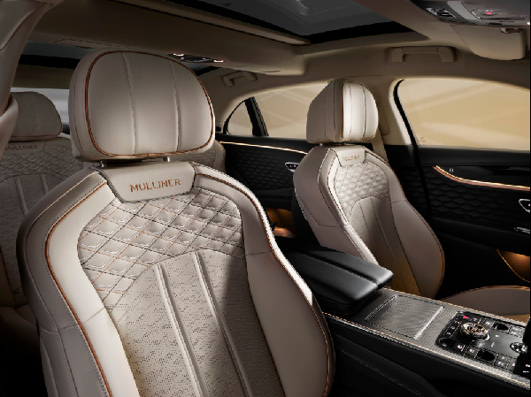 Flying Spur Mulliner Debuts at Zoute Grand Prix