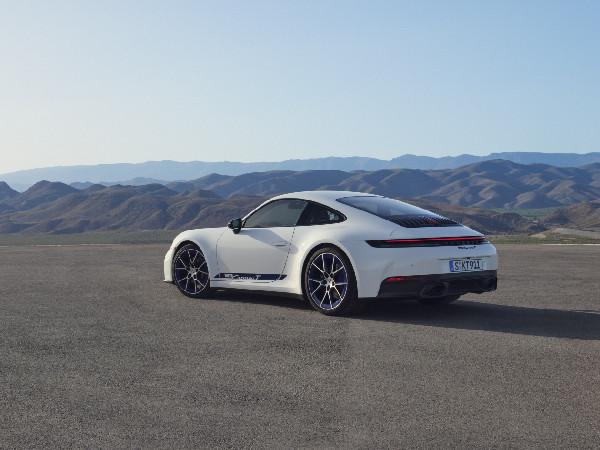 2025 Porsche 911 Carrera T Launches