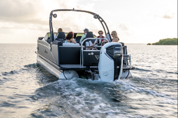 Honda BF350 V8 Outboard Wins Three Awards