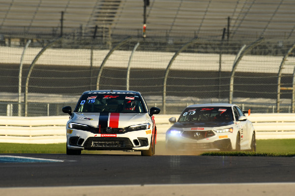 Acura and Honda Shine at Indy Race Weekend