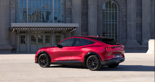 2025 Mustang Mach-E Adds Sporty Features