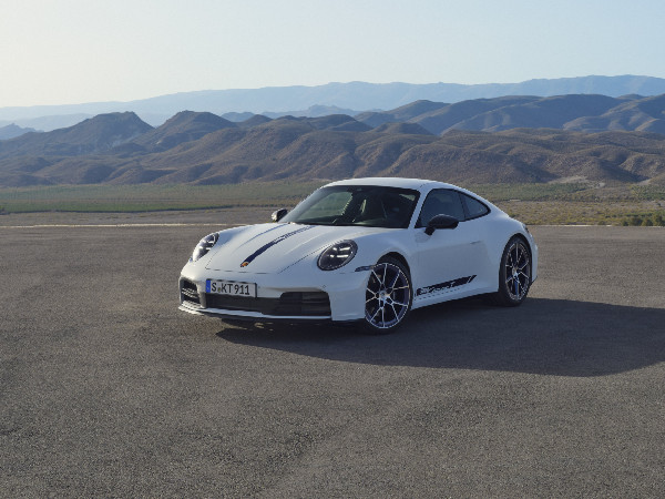 2025 Porsche 911 Carrera T Launches