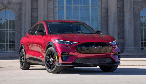 2025 Mustang Mach-E Adds Sporty Features