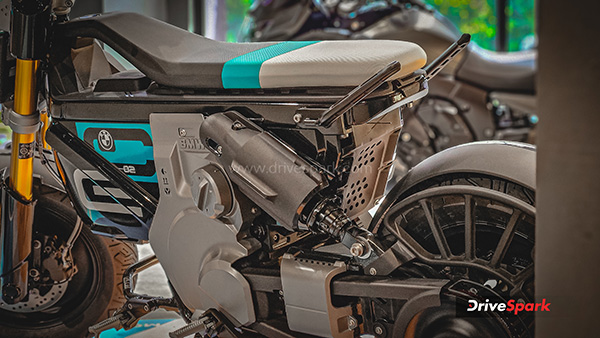 BMW CE 02 Review rear suspension