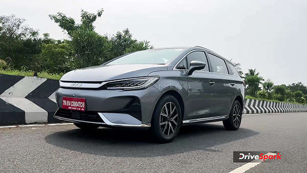 BYD eMax 7 Review tracking shot