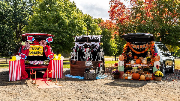 Chrysler Pacifica: Official Minivan of Trunk or Treat